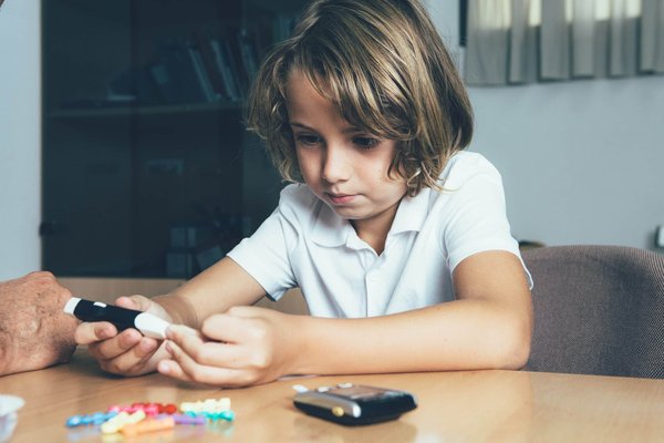 Comment se lancer avec succès dans la fabrication artisanale de cosmétiques bio pour peaux sensibles ?